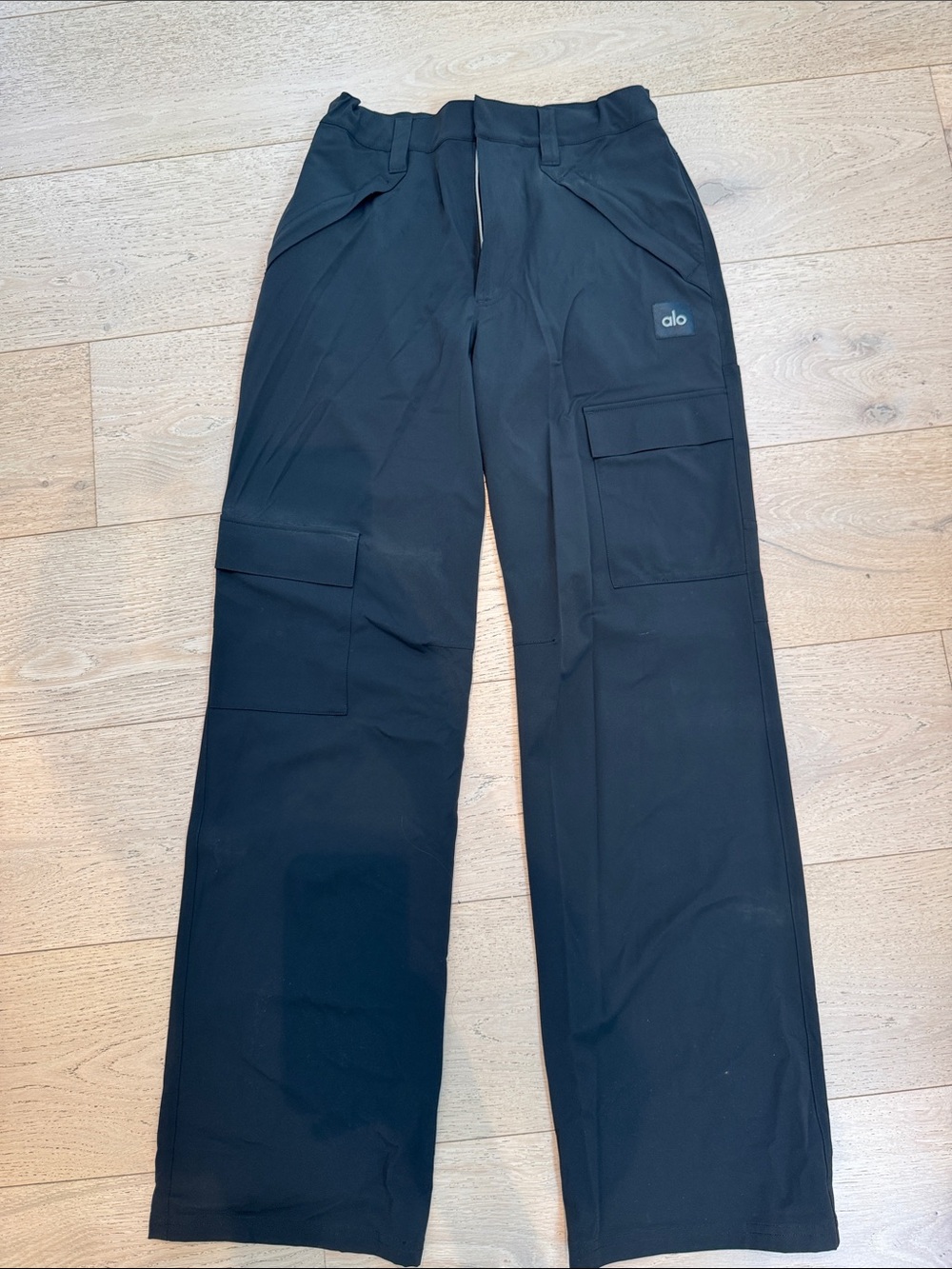 ALO Yoga Black Men’s Cargo Pants with Utility Pockets